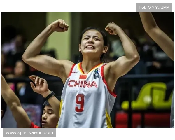 杨力维杨舒予女篮夺冠告慰父亲，母女相拥落泪